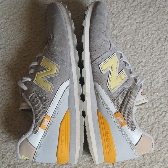 New Balance Classic 996 Athletic Shoes - Picture 4 of 7